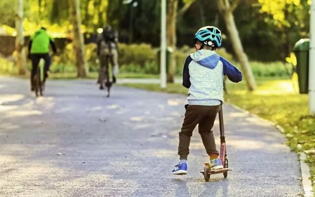 каране на тротинетка